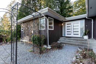 Photo 3: 665 FORESTHILL Place in Port Moody: North Shore Pt Moody House for sale : MLS®# R2871539