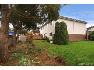 Photo 3: 1 3281 Linwood Ave in VICTORIA: SE Maplewood Row/Townhouse for sale (Saanich East)  : MLS®# 689397