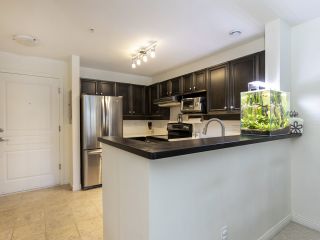 Photo 5: 109 2628 YEW Street in Vancouver: Kitsilano Condo for sale in "Connaught Place" (Vancouver West)  : MLS®# R2434253