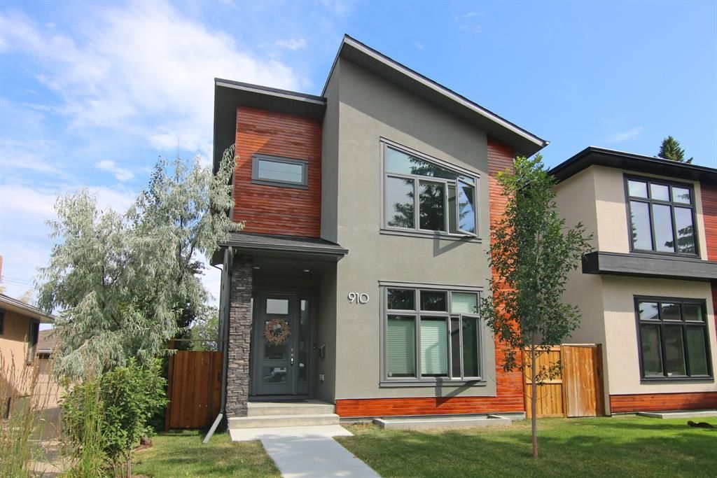 Main Photo: 910 24 Avenue NW in Calgary: Mount Pleasant Detached for sale : MLS®# A1069692