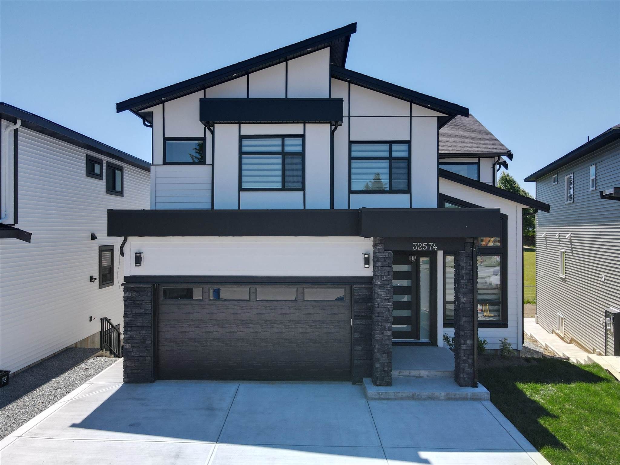 Main Photo: 32574 LISSIMORE Avenue in Mission: Mission BC House for sale : MLS®# R2596422