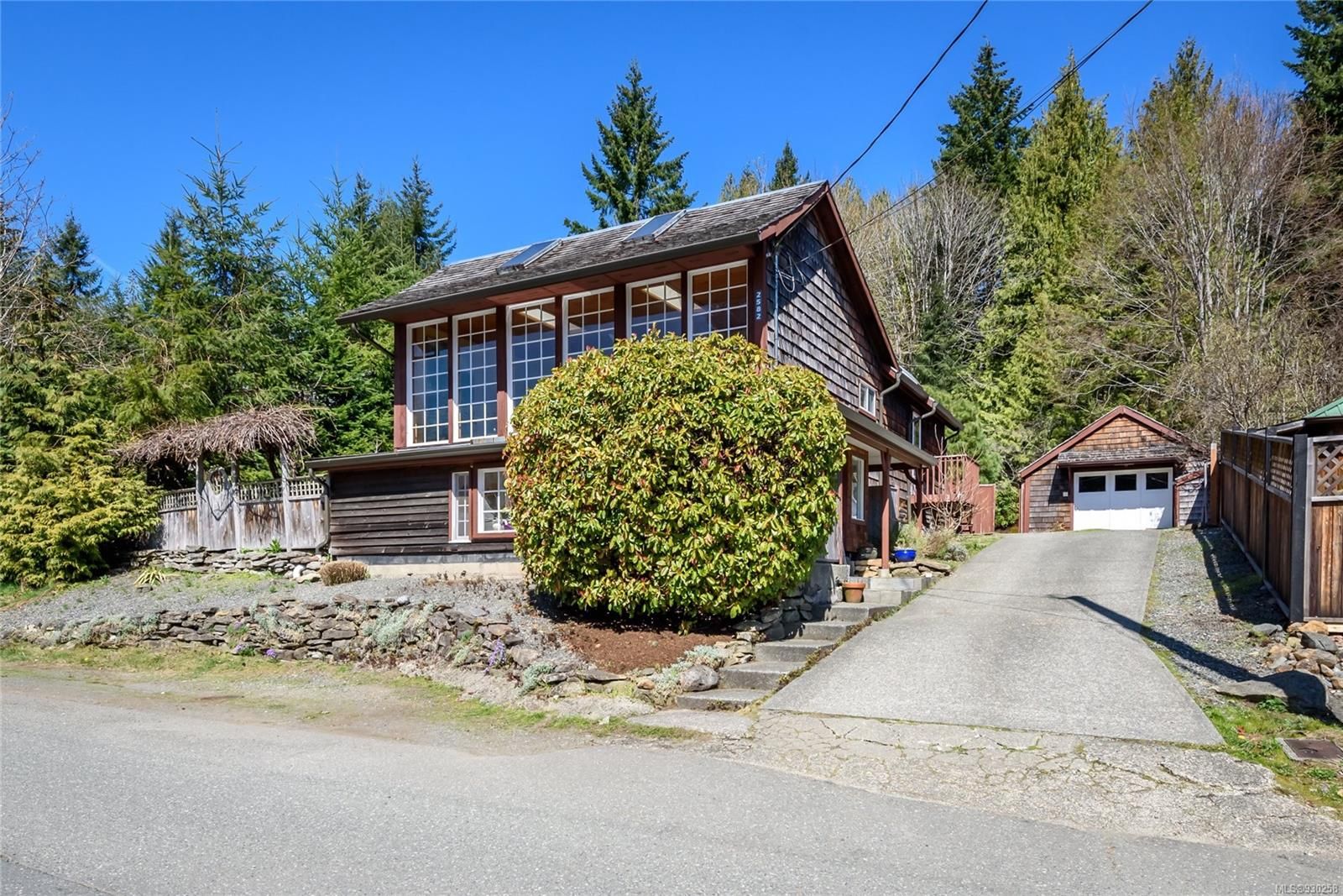 Main Photo: 2582 Dunsmuir Ave in Cumberland: CV Cumberland House for sale (Comox Valley)  : MLS®# 930258