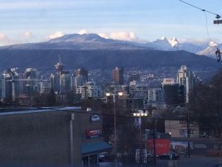 Photo 14: 404 E 10TH AVENUE in Vancouver: Mount Pleasant VE 1/2 Duplex for sale (Vancouver East)  : MLS®# R2244981