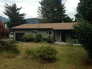 Photo 1: 41532 RAE Road in Squamish: Brackendale House for sale in "BRACKENDALE" : MLS®# V1070185