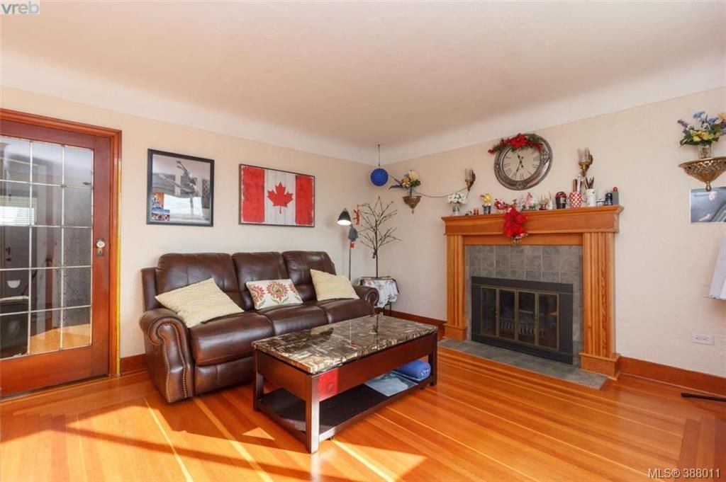 Photo 3: Photos: 258 Crease Ave in VICTORIA: SW Tillicum House for sale (Saanich West)  : MLS®# 779668