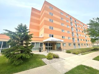 Photo 1: 202 403 REGENT Avenue West in Winnipeg: West Transcona Condominium for sale (3L)  : MLS®# 202213400