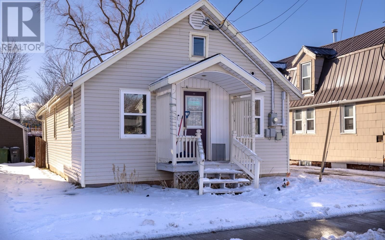 Main Photo: 395 Queen Street in Charlottetown: House for sale : MLS®# 202401502