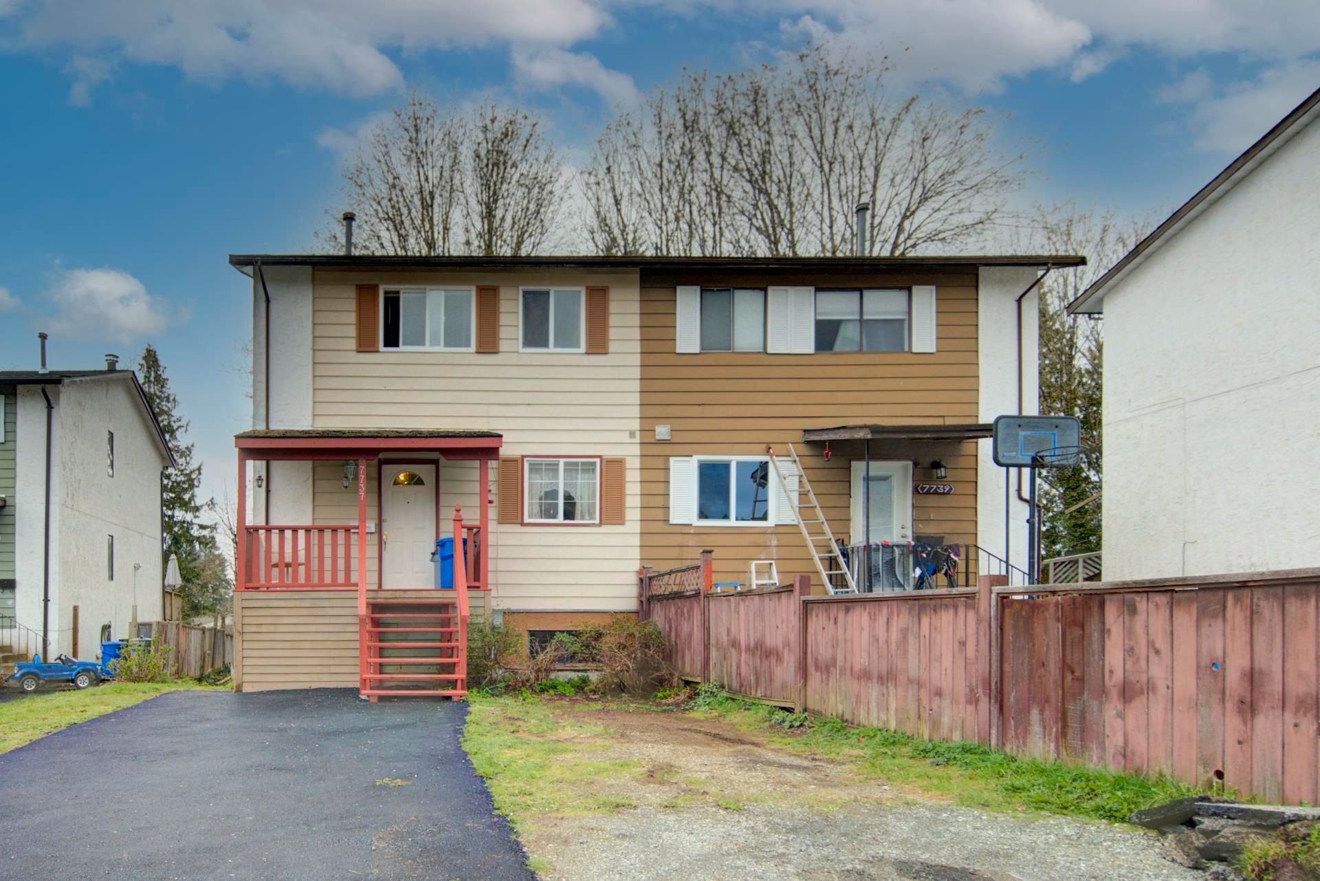 Main Photo: 7737 KITE Street in Mission: Mission BC 1/2 Duplex for sale : MLS®# R2671919