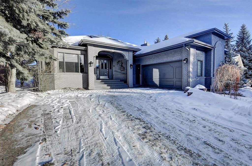 Main Photo: 864 SHAWNEE Drive SW in Calgary: Shawnee Slopes Detached for sale : MLS®# C4282551