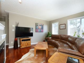 Photo 2: 4 300 Six Mile Rd in VICTORIA: VR Six Mile Row/Townhouse for sale (View Royal)  : MLS®# 796701