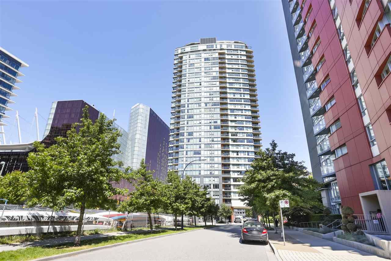 Main Photo: 2605 33 SMITHE Street in Vancouver: Yaletown Condo for sale in "COOPER LOOKOUT" (Vancouver West)  : MLS®# R2463431