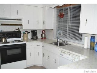 Photo 6: 2408 Irvine Avenue in Saskatoon: Nutana Park Single Family Dwelling for sale (Saskatoon Area 02)  : MLS®# 565482