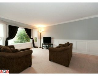 Photo 2: 5885 ANGUS Place in Surrey: Cloverdale BC House for sale in "JERSEY HILLS" (Cloverdale)  : MLS®# F1004441