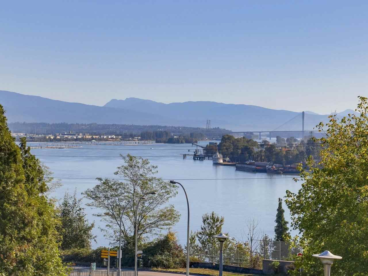 Main Photo: 101 38 LEOPOLD Place in New Westminster: Downtown NW Condo for sale in "EAGLECREST" : MLS®# R2211476