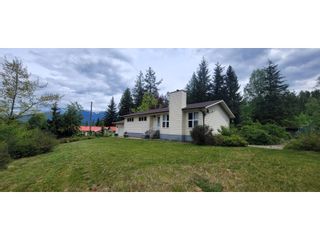 Photo 1: 1630 DUTHIE STREET in Kaslo: House for sale : MLS®# 2475542