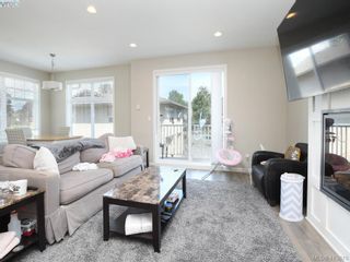 Photo 3: 11 3356 Whittier Ave in VICTORIA: SW Rudd Park Row/Townhouse for sale (Saanich West)  : MLS®# 820607