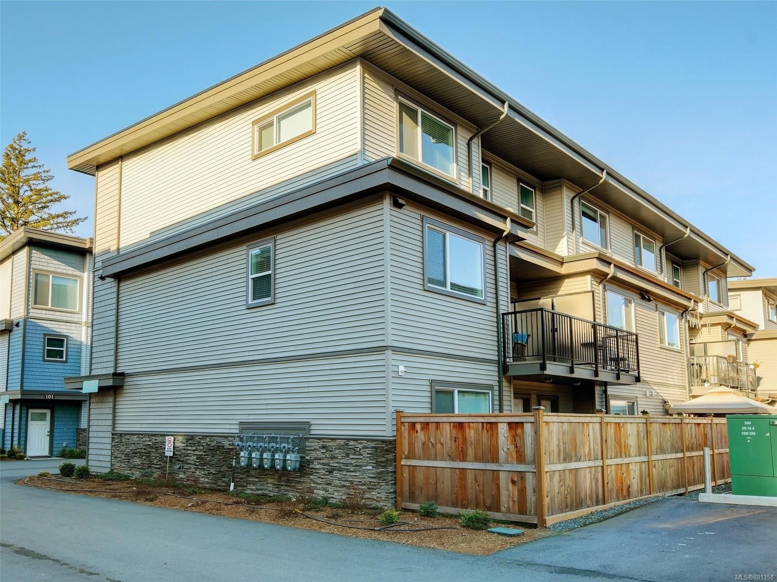 Main Photo: 301 3351 Luxton Rd in Langford: La Happy Valley Row/Townhouse for sale : MLS®# 891358