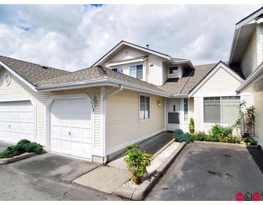 Main Photo: 16 8737 212TH Street in Langley: Walnut Grove Townhouse for sale in "CHARTWELL GREEN" : MLS®# F2824690