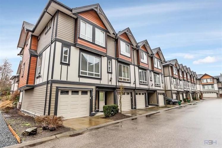 Main Photo: 21 6378 142 Street in Surrey: Sullivan Station Townhouse for sale in "KENDRA" : MLS®# R2759504