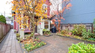Photo 2: 843 KEEFER Street in Vancouver: Strathcona 1/2 Duplex for sale (Vancouver East)  : MLS®# R2740454
