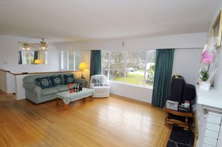 Photo 2: 2628 POPLYNN Place in North Vancouver: Westlynn House for sale : MLS®# R2349621