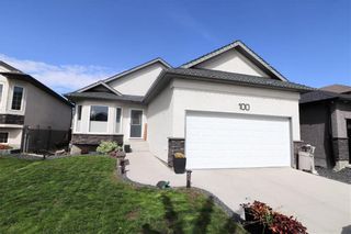 Photo 1: 100 Bridgewood Drive in Winnipeg: Bridgewood Estates Residential for sale (3J)  : MLS®# 202023846