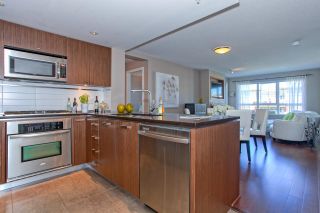Photo 3: 303 2950 KING GEORGE Boulevard in Surrey: Elgin Chantrell Condo for sale (South Surrey White Rock)  : MLS®# R2100765