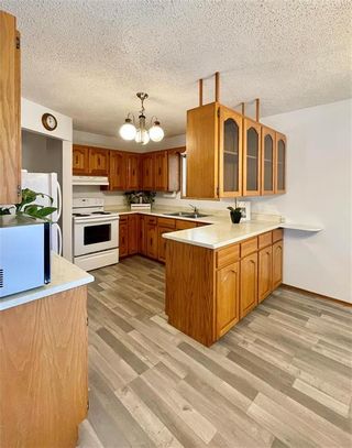 Photo 6: 212 Kirby Avenue West in Dauphin: R30 Residential for sale (R30 - Dauphin and Area)  : MLS®# 202219528