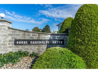 Photo 1: 48 32691 GARIBALDI Drive in Abbotsford: Abbotsford West Townhouse for sale in "Carriage Lane" : MLS®# R2096442