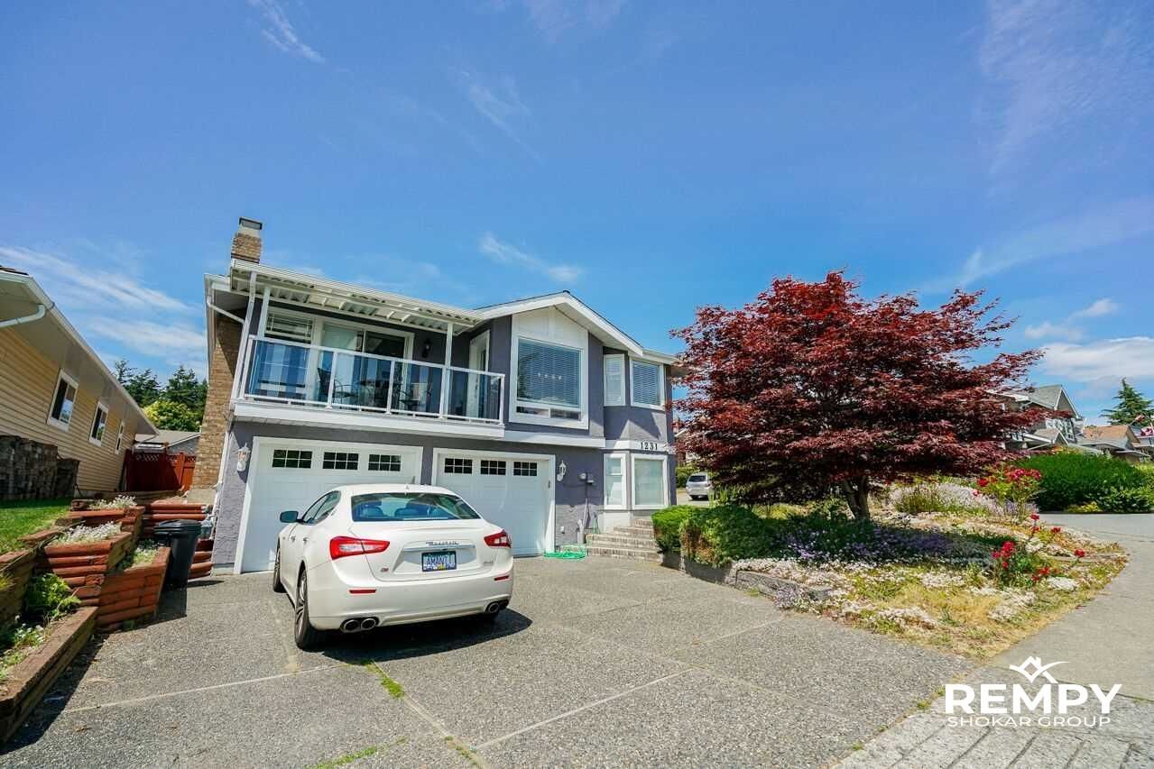 Main Photo: 1231 FINLAY Street: White Rock House for sale (South Surrey White Rock)  : MLS®# R2719858