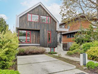 Photo 1: 2067 Crescent Rd in Oak Bay: OB Gonzales House for sale : MLS®# 902372