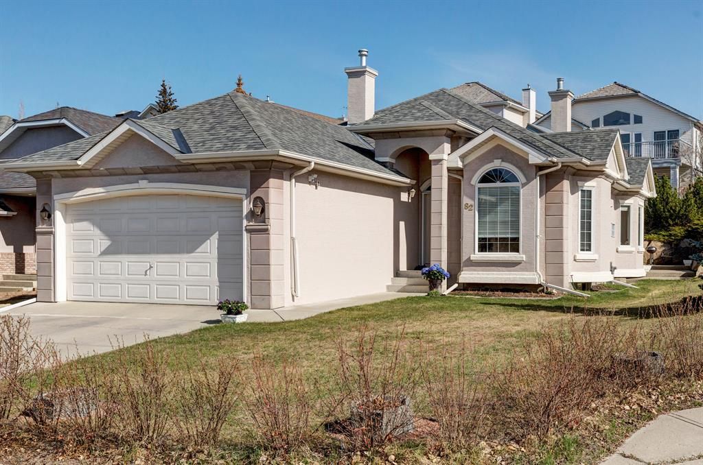Main Photo: 82 SIENNA PARK Place SW in Calgary: Signal Hill Detached for sale : MLS®# A2043544