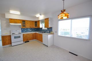 Photo 11: 4793 WHITAKER Road in Sechelt: Sechelt District House for sale (Sunshine Coast)  : MLS®# R2359920