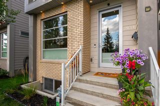 Photo 2: 2134 53 Avenue SW in Calgary: North Glenmore Park Detached for sale : MLS®# A2080035