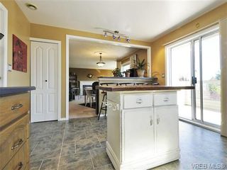 Photo 11: 2595 Wilcox Terr in VICTORIA: CS Tanner House for sale (Central Saanich)  : MLS®# 742349