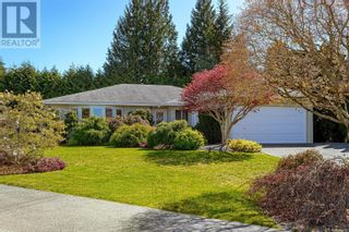 Photo 1: 827 Cameron Way in Ladysmith: House for sale : MLS®# 961073