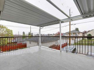 Photo 12: 3064 KITCHENER Street in Vancouver: Renfrew VE House for sale (Vancouver East)  : MLS®# R2161976