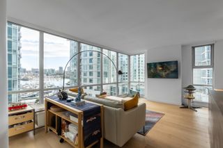 Photo 5: 701 193 AQUARIUS Mews in Vancouver: Yaletown Condo for sale (Vancouver West)  : MLS®# R2758259