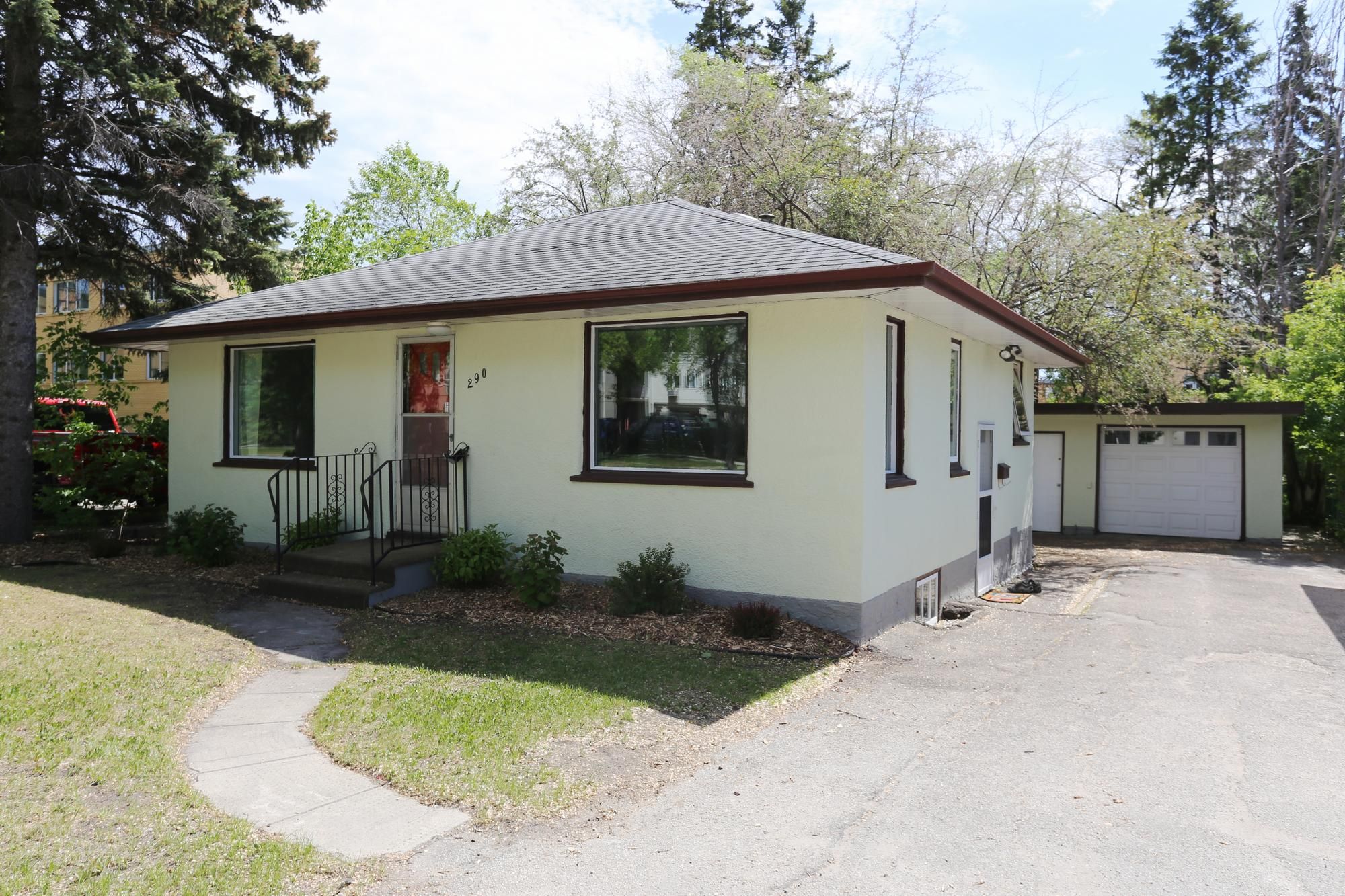 Photo 1: Photos: 290 McLeod Avenue in Winnipeg: North Kildonan Single Family Detached for sale (3F)  : MLS®# 1814938