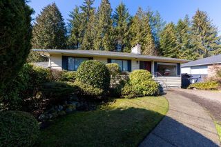 Photo 1: 3535 BLUEBONNET Road in North Vancouver: Edgemont House for sale : MLS®# R2761378