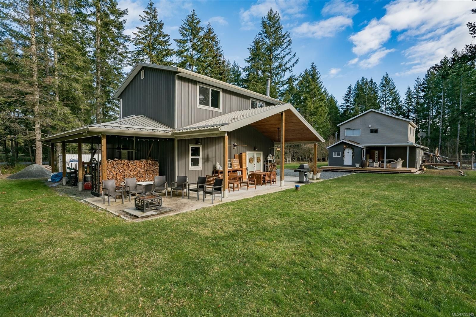 Main Photo: 1115 Spruston Rd in Nanaimo: Na Extension House for sale : MLS®# 895349