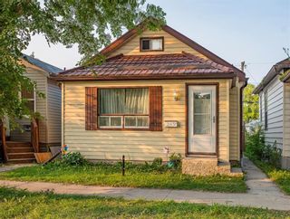 Photo 1: 249 Kilbride Avenue in Winnipeg: West Kildonan Residential for sale (4D)  : MLS®# 202323804