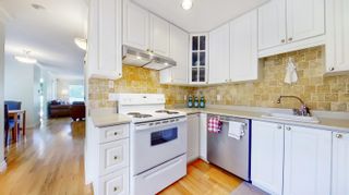 Photo 10: 270 E 10TH Street in North Vancouver: Central Lonsdale Townhouse for sale : MLS®# R2712785