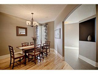 Photo 4: 58 CRESTHAVEN View SW in CALGARY: Crestmont Residential Detached Single Family for sale (Calgary)  : MLS®# C3619749