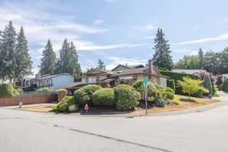 Photo 2: 19700 50A Avenue in Langley: Langley City House for sale : MLS®# R2718431
