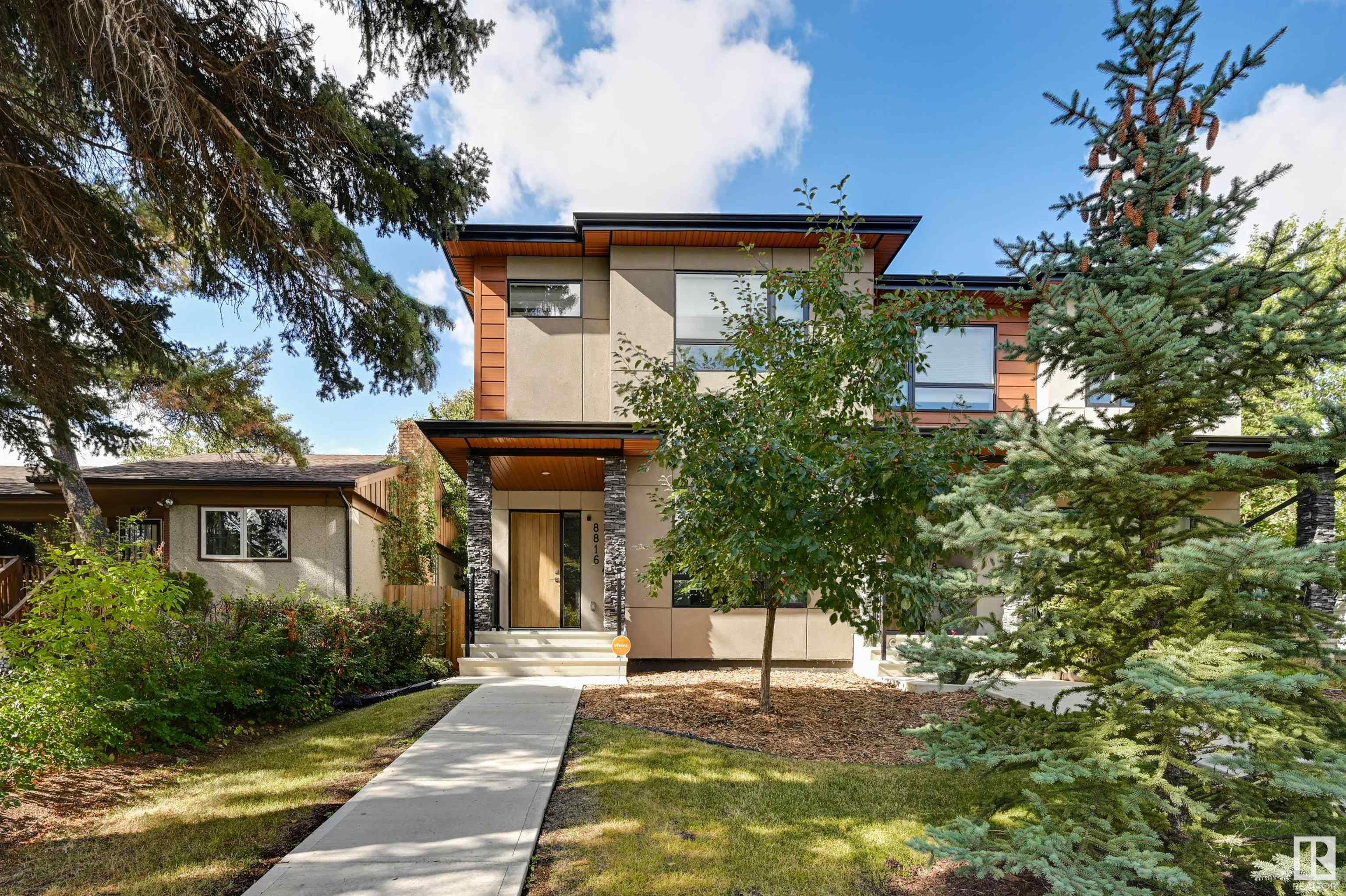 Main Photo: 8816 142 Street in Edmonton: Zone 10 House Half Duplex for sale : MLS®# E4327021