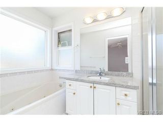 Photo 12: 1283 Santa Rosa Ave in VICTORIA: SW Strawberry Vale House for sale (Saanich West)  : MLS®# 705878