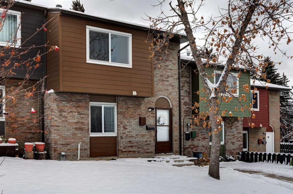 Main Photo: 68 210 86 Avenue SE in Calgary: Acadia Row/Townhouse for sale : MLS®# A2090176