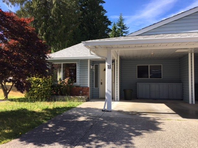 Main Photo: 11 824 NORTH Road in Gibsons: Gibsons & Area Townhouse for sale in "TWIN OAKS" (Sunshine Coast)  : MLS®# R2481809