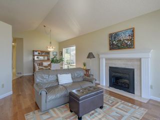 Photo 5: 418 6880 Wallace Dr in Central Saanich: CS Brentwood Bay Row/Townhouse for sale : MLS®# 913010